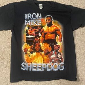 Gildan Men's Black T-shirt